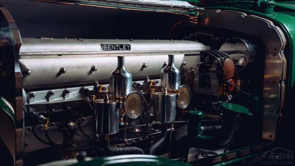 賓利打12輛老爺車 你沒看錯 是2023新款 賓利打12輛老爺車 你沒看錯 是2023新款