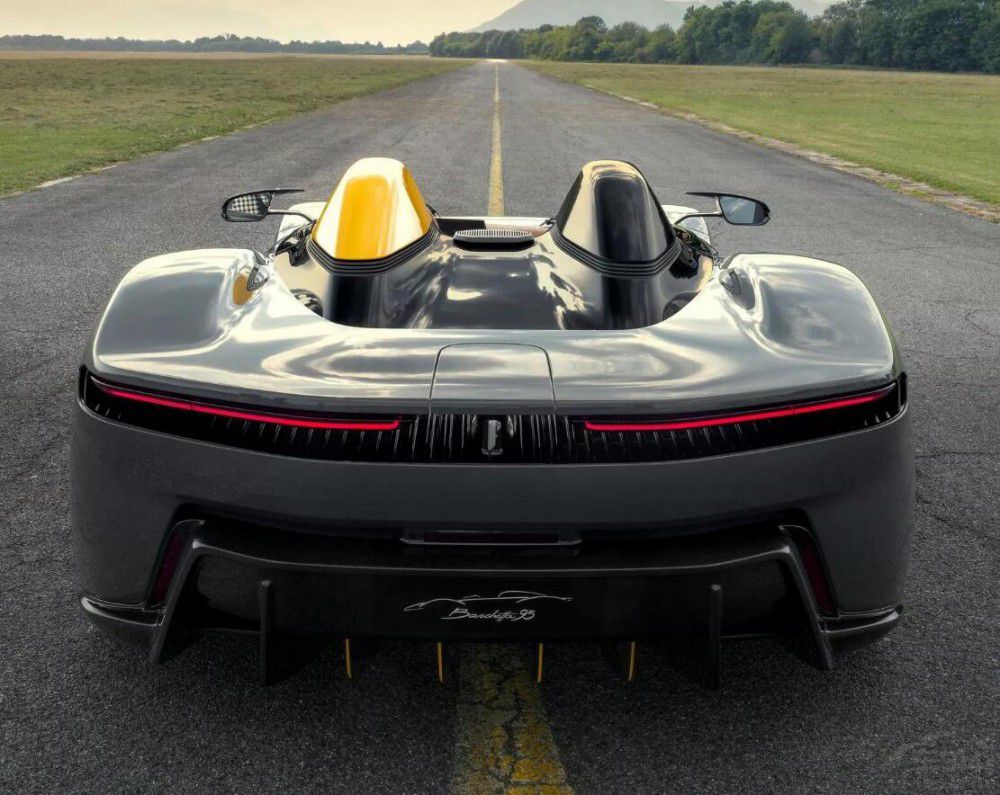 沒(méi)車頂?shù)募冸姵?開(kāi)價(jià)居然達(dá)到3500萬(wàn)元 沒(méi)車頂?shù)募冸姵?開(kāi)價(jià)居然達(dá)到3500萬(wàn)元