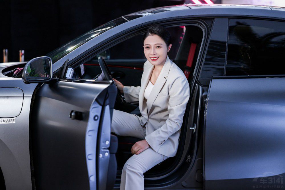 歐拉閃電貓暗夜版上市 實(shí)力打造四大標(biāo)桿 歐拉閃電貓暗夜版上市 實(shí)力打造四大標(biāo)桿