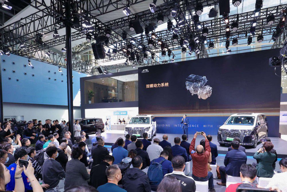 江淮瑞風(fēng)RF8廣州車展開啟預(yù)售 21.99萬起 江淮瑞風(fēng)RF8廣州車展開啟預(yù)售 21.99萬起