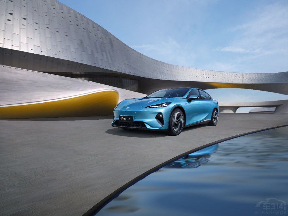 深藍(lán)L07 30萬內(nèi)唯一前排雙零重力座椅轎車 深藍(lán)L07 30萬內(nèi)唯一前排雙零重力座椅轎車