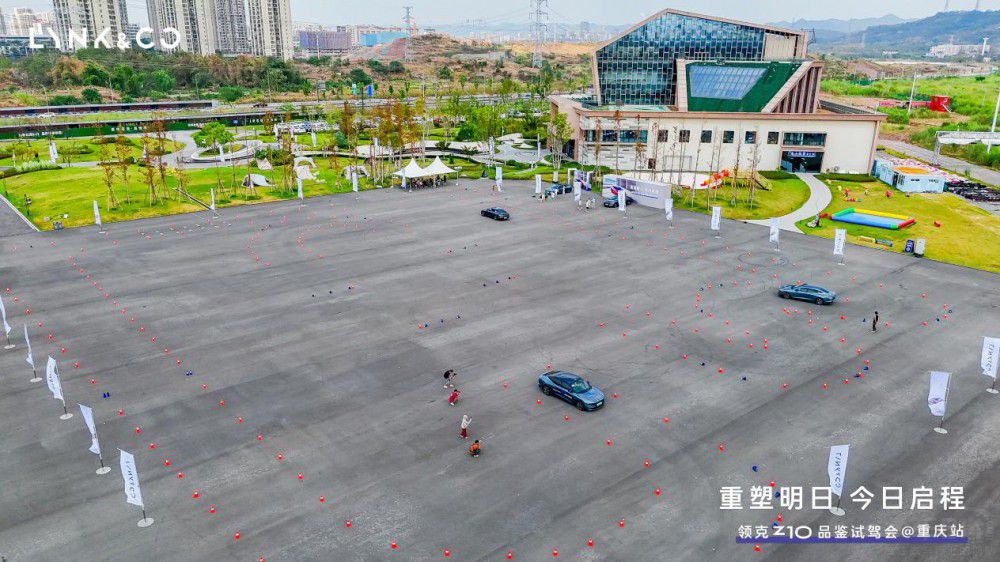 領(lǐng)克Z10重慶品鑒試駕會(huì)體驗(yàn)重塑豪華定義 領(lǐng)克Z10重慶品鑒試駕會(huì)體驗(yàn)重塑豪華定義