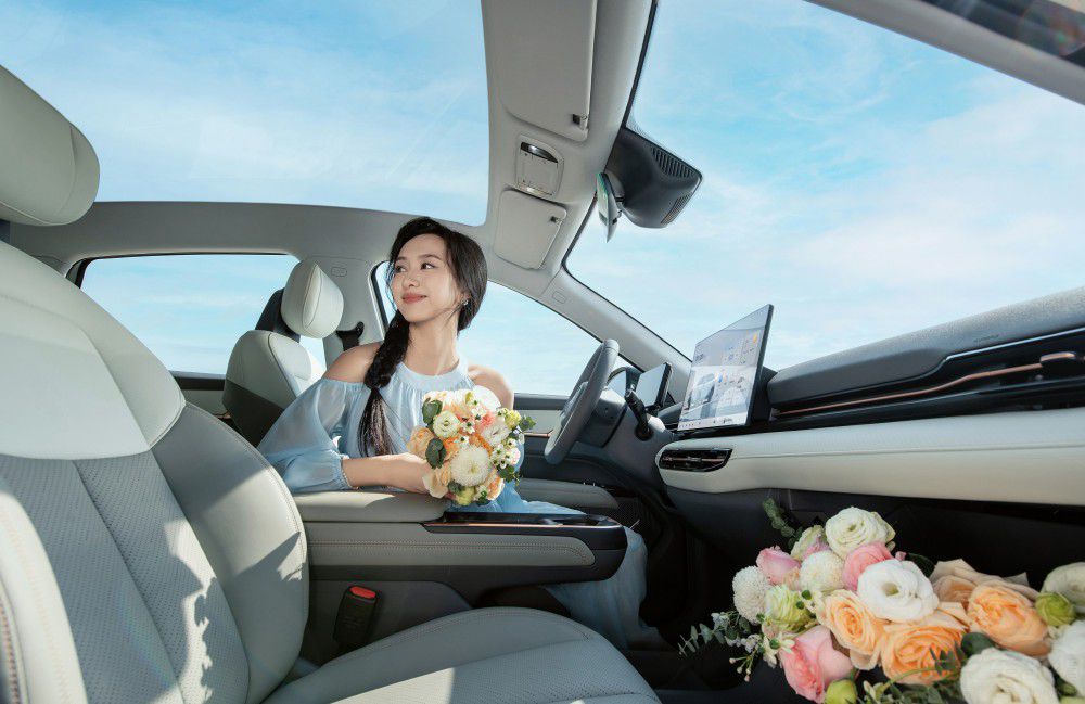 9.29萬元起 一汽奔騰悅意03"反套路"上市 9.29萬元起 一汽奔騰悅意03"反套路"上市