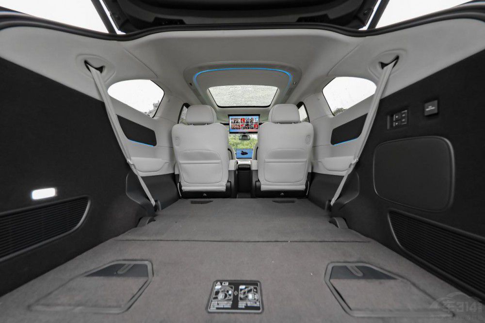 2025款小鵬X9重塑家用MPV舒適天花板 2025款小鵬X9重塑家用MPV舒適天花板