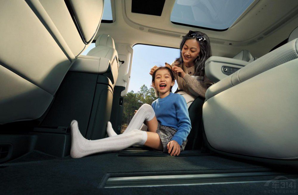 2025款小鵬X9重塑家用MPV舒適天花板 2025款小鵬X9重塑家用MPV舒適天花板