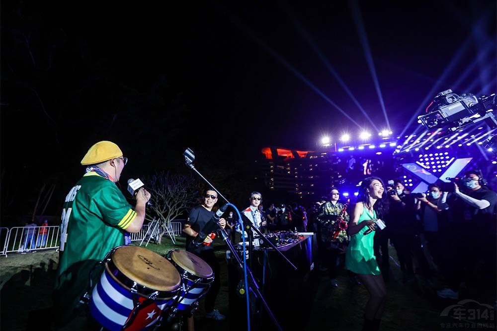 郁可唯獻(xiàn)唱凡爾賽大會(huì) C5 X領(lǐng)潮共創(chuàng)之夜 郁可唯獻(xiàn)唱凡爾賽大會(huì) C5 X領(lǐng)潮共創(chuàng)之夜