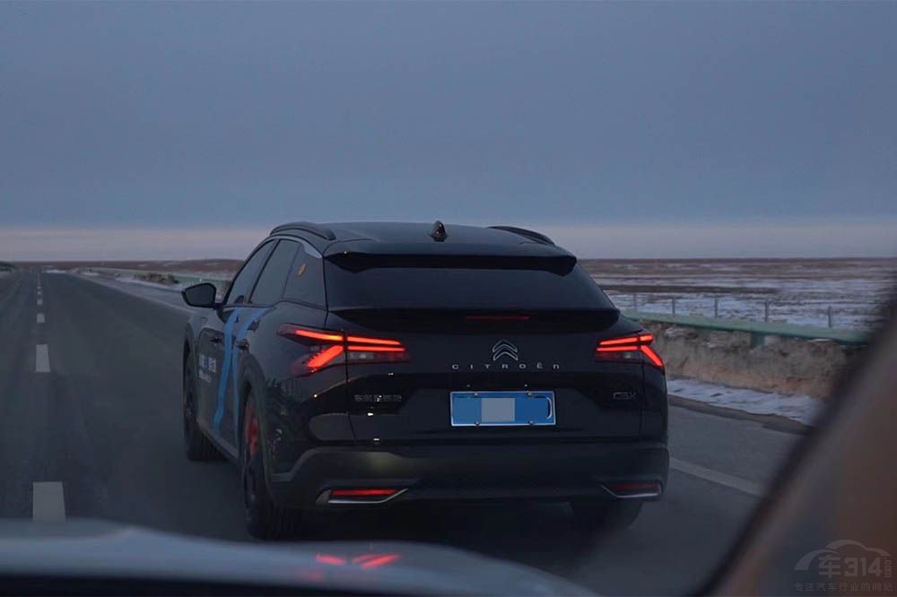 凡爾賽C5 X車(chē)隊(duì)全力護(hù)航車(chē)主“自駕復(fù)工” 凡爾賽C5 X車(chē)隊(duì)全力護(hù)航車(chē)主“自駕復(fù)工”