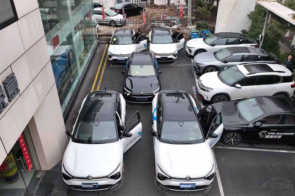 凡爾賽C5 X車(chē)隊(duì)全力護(hù)航車(chē)主“自駕復(fù)工” 凡爾賽C5 X車(chē)隊(duì)全力護(hù)航車(chē)主“自駕復(fù)工”