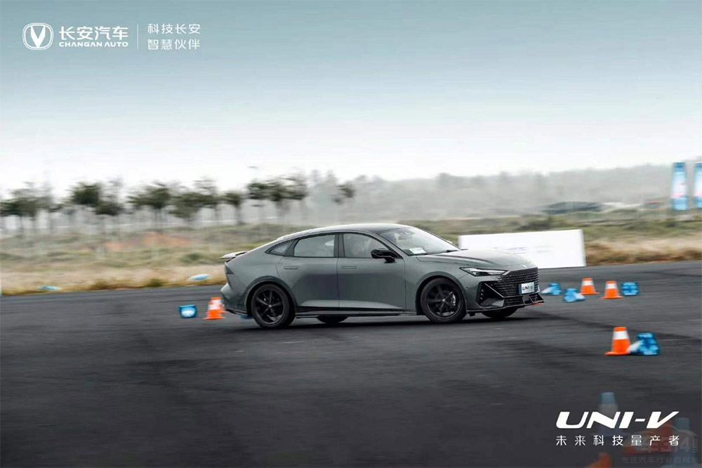 長安UNI-V預售開啟 頂配預售價13.19萬元 長安UNI-V預售開啟 頂配預售價13.19萬元