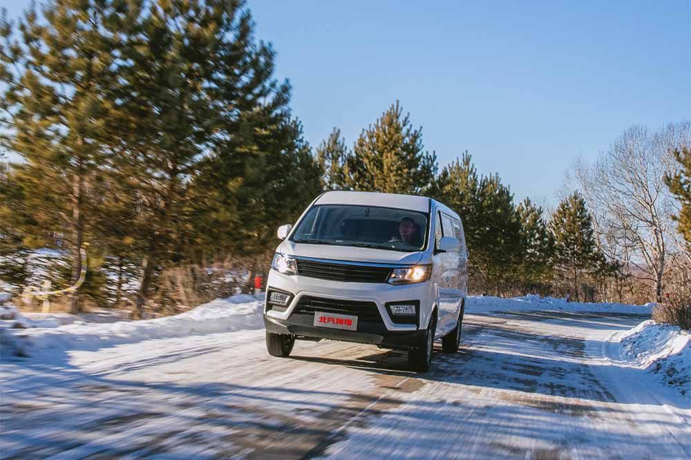 電領(lǐng)未來 北汽瑞翔首款新能源車成功下線 電領(lǐng)未來 北汽瑞翔首款新能源車成功下線