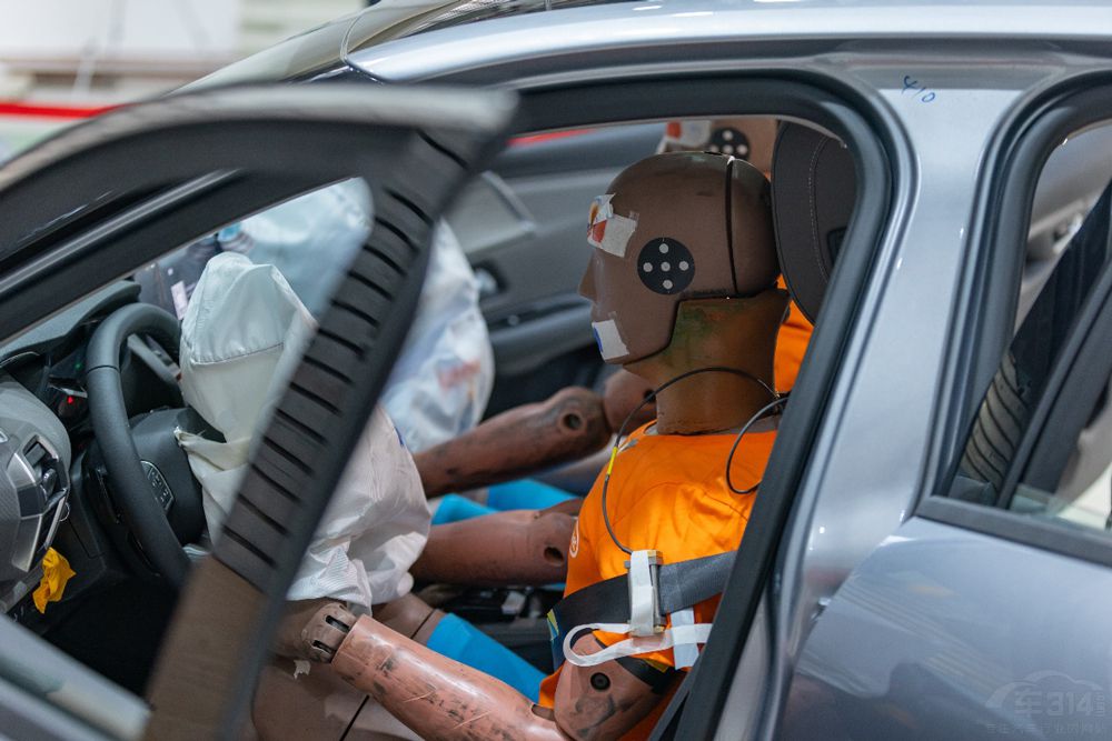 用車更安心 凡爾賽C5 X榮膺C-NCAP “五星” 用車更安心 凡爾賽C5 X榮膺C-NCAP “五星”