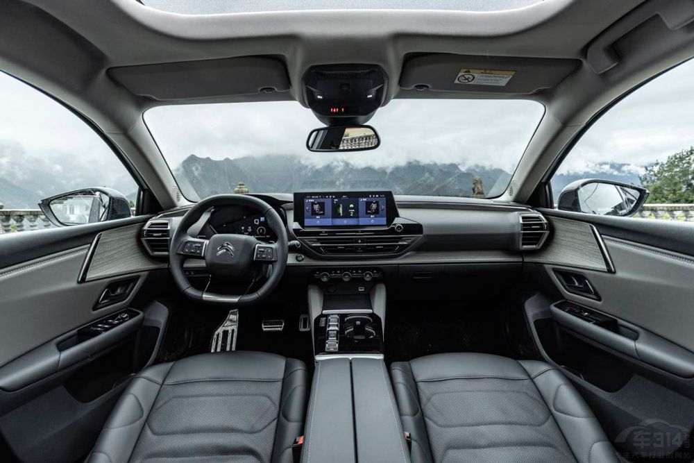 用車更安心 凡爾賽C5 X榮膺C-NCAP “五星” 用車更安心 凡爾賽C5 X榮膺C-NCAP “五星”