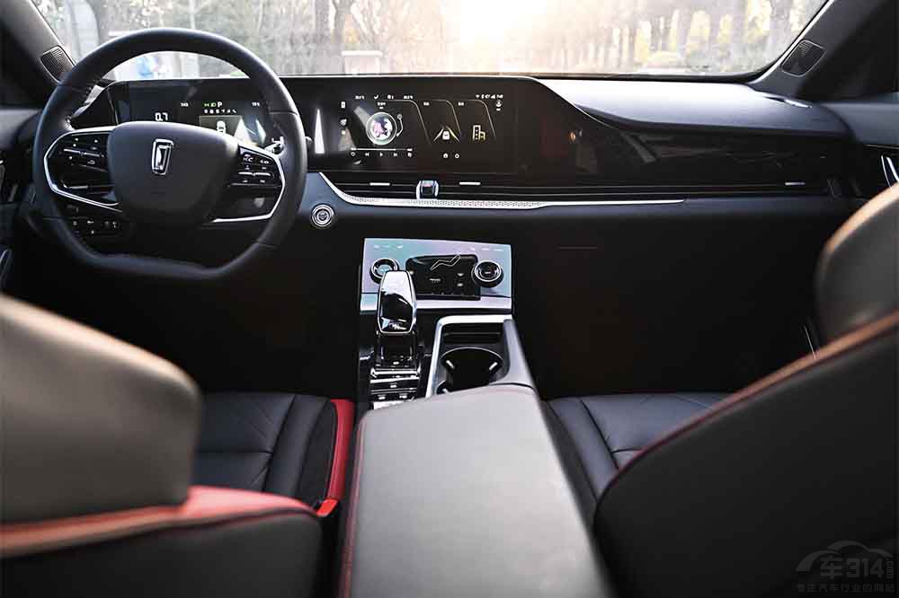 轎跑SUV奔騰B70S將在3月18日正式上市 轎跑SUV奔騰B70S將在3月18日正式上市