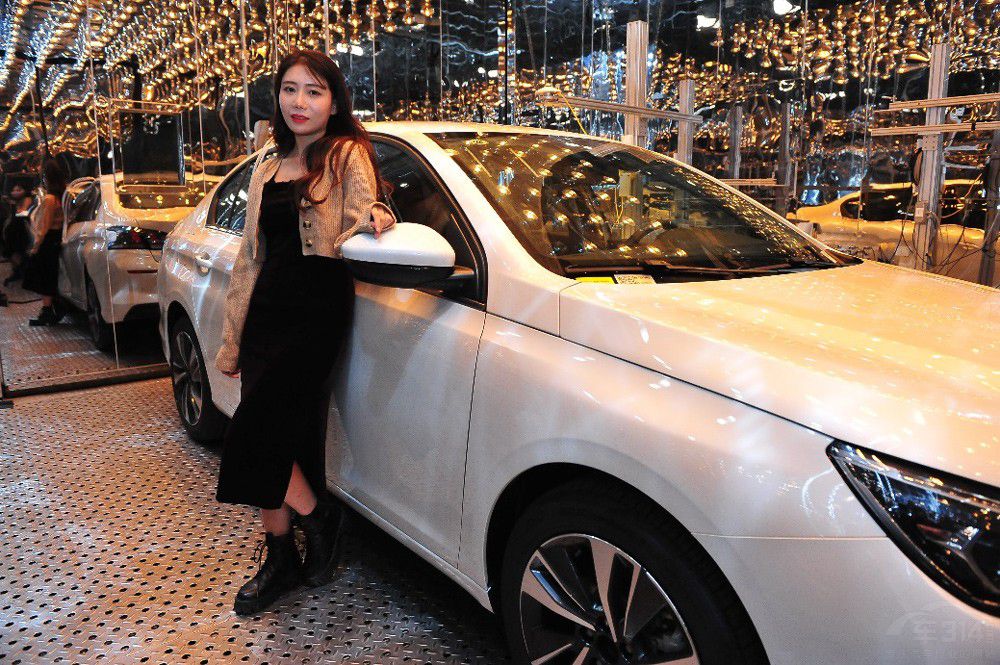 東風(fēng)標(biāo)致408:CN95 東風(fēng)標(biāo)致408:CN95 A級健康座艙觸手可及