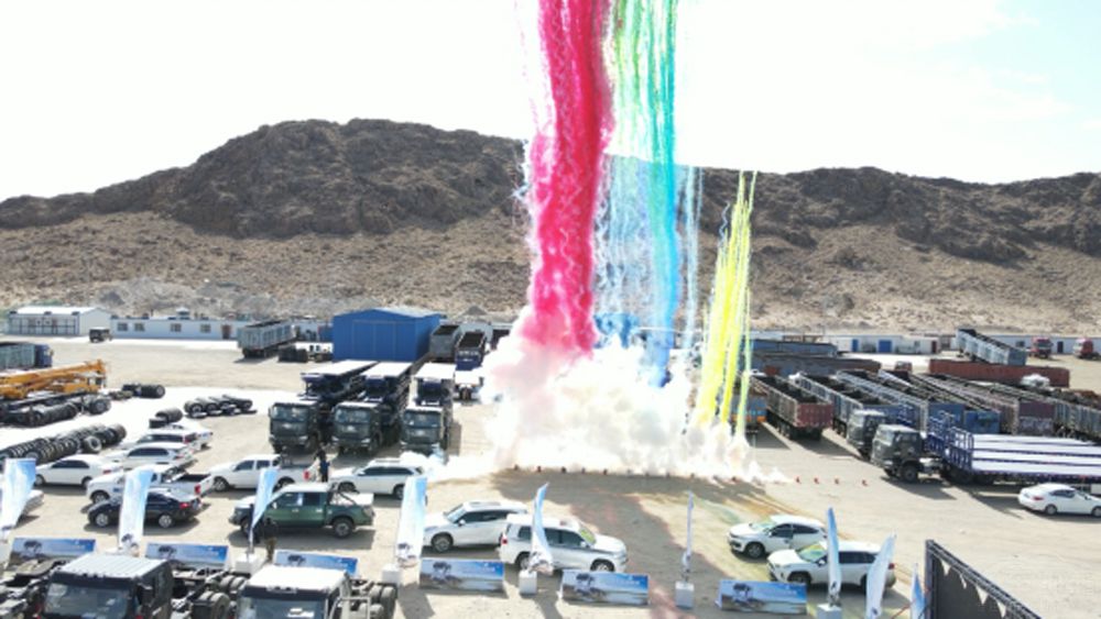 中國一汽進(jìn)出口公司交付209輛解放牽引車 中國一汽進(jìn)出口公司交付209輛解放牽引車