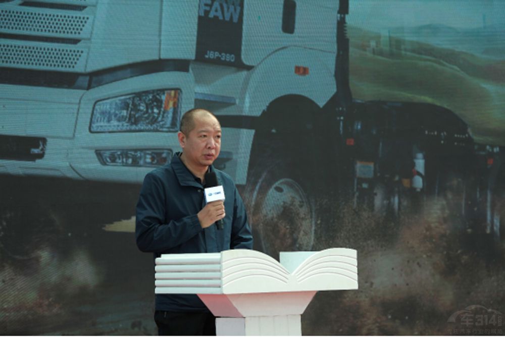 中國一汽進(jìn)出口公司交付209輛解放牽引車 中國一汽進(jìn)出口公司交付209輛解放牽引車