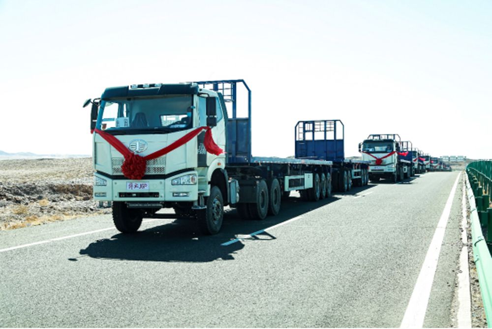 中國一汽進(jìn)出口公司交付209輛解放牽引車 中國一汽進(jìn)出口公司交付209輛解放牽引車