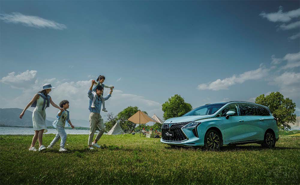 顏值殺+儀式感 家庭出行開東風(fēng)風(fēng)行游艇 顏值殺+儀式感 家庭出行開東風(fēng)風(fēng)行游艇