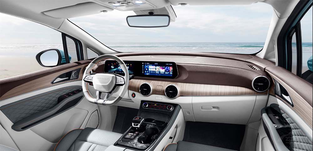 顏值殺+儀式感 家庭出行開東風(fēng)風(fēng)行游艇 顏值殺+儀式感 家庭出行開東風(fēng)風(fēng)行游艇