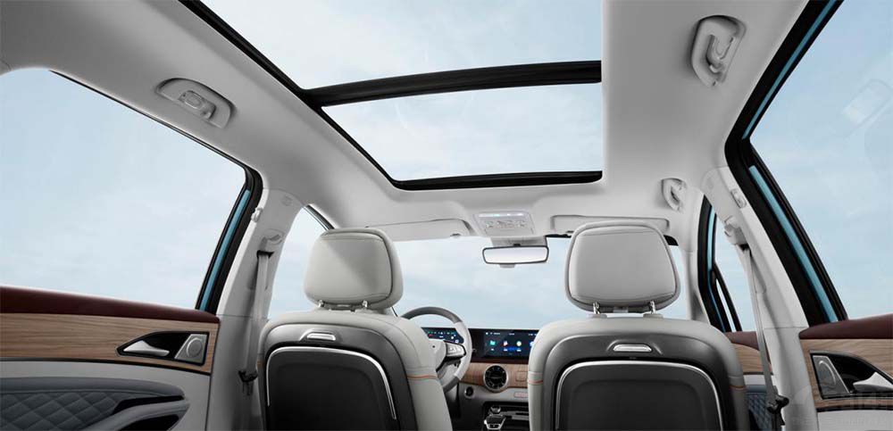 顏值殺+儀式感 家庭出行開東風(fēng)風(fēng)行游艇 顏值殺+儀式感 家庭出行開東風(fēng)風(fēng)行游艇