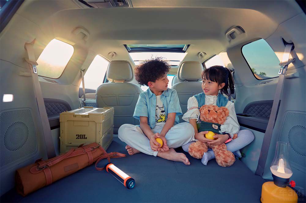 顏值殺+儀式感 家庭出行開東風(fēng)風(fēng)行游艇 顏值殺+儀式感 家庭出行開東風(fēng)風(fēng)行游艇