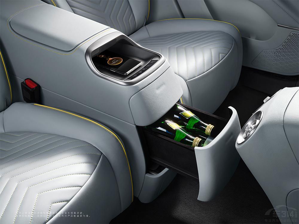 環(huán)擁式感應(yīng)座艙520亮相 阿維塔11開啟預(yù)訂 環(huán)擁式感應(yīng)座艙520亮相 阿維塔11開啟預(yù)訂