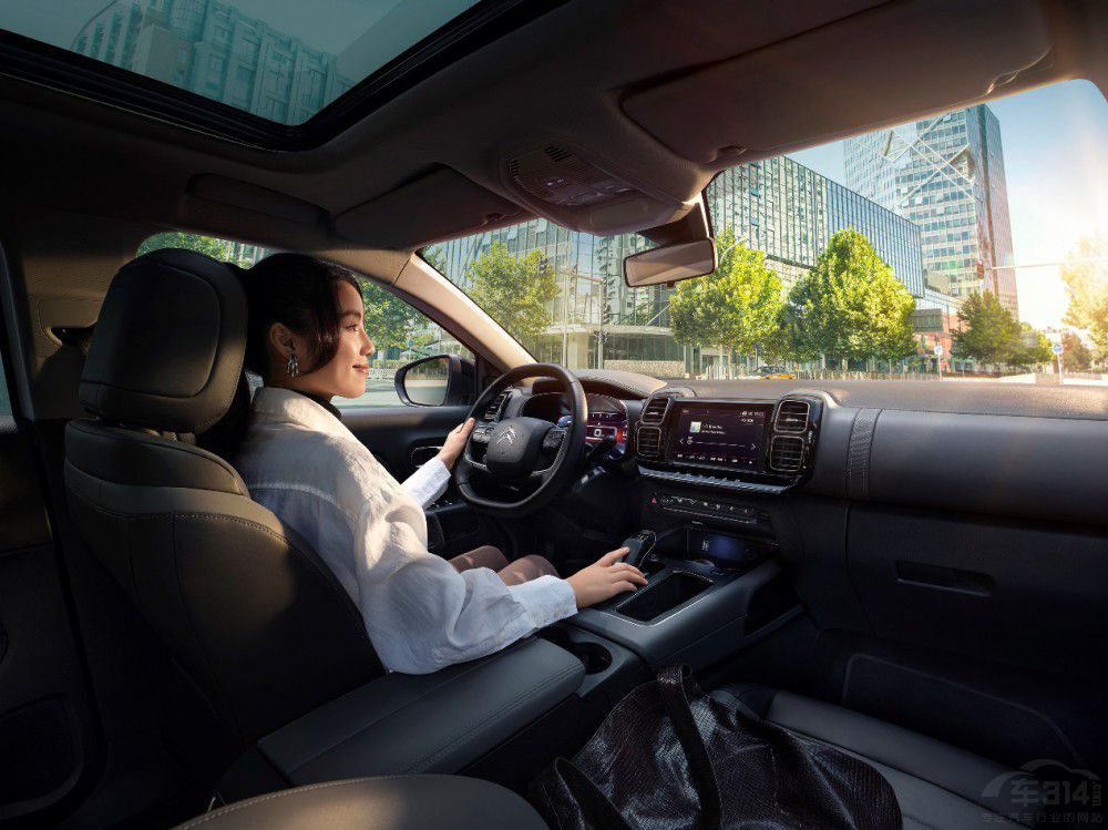 天逸C5 AIRCROSS舒適配置讓您度過炎夏 天逸C5 AIRCROSS舒適配置讓您度過炎夏