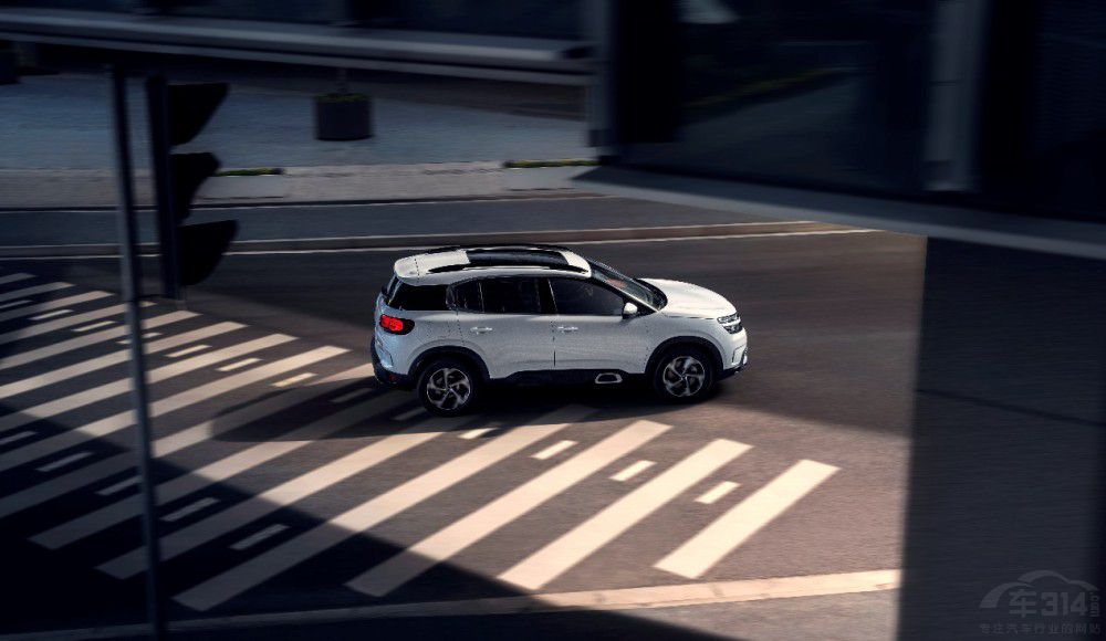 天逸C5 AIRCROSS舒適配置讓您度過炎夏 天逸C5 AIRCROSS舒適配置讓您度過炎夏