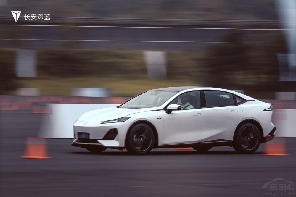 6月底7月初 純電轎跑長安深藍SL03將上市 6月底7月初 純電轎跑長安深藍SL03將上市