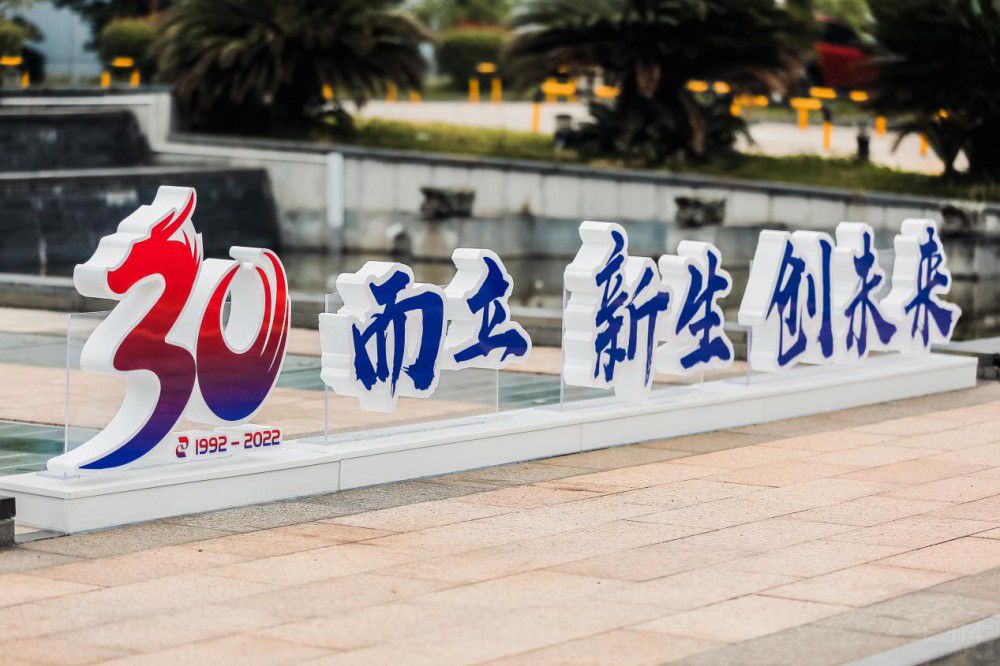 ܇(ch)5N(xio)Bm(x)18(g)ͬL(zhng)