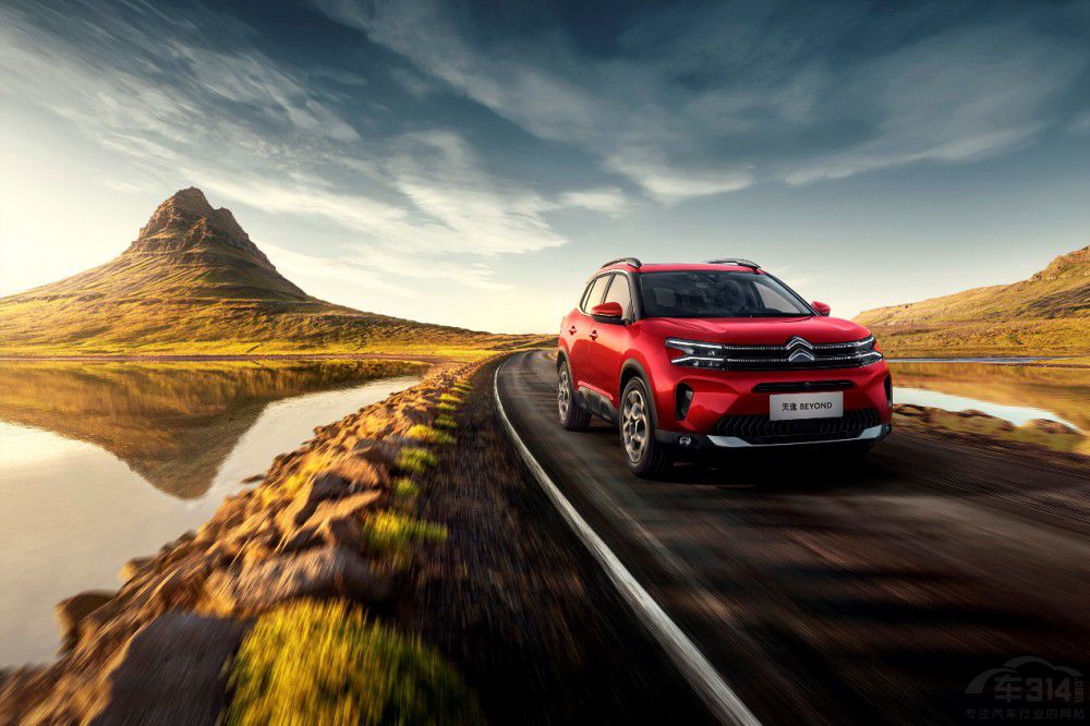 東風(fēng)雪鐵龍?zhí)煲軧EYOND預(yù)售價(jià)15.77萬(wàn)起 東風(fēng)雪鐵龍?zhí)煲軧EYOND預(yù)售價(jià)15.77萬(wàn)起