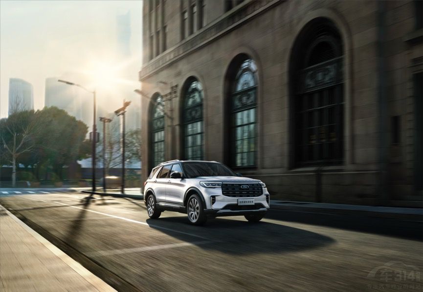 陸上游艇豪華進(jìn)階 全新福特探險(xiǎn)者亮相 陸上游艇豪華進(jìn)階 全新福特探險(xiǎn)者亮相