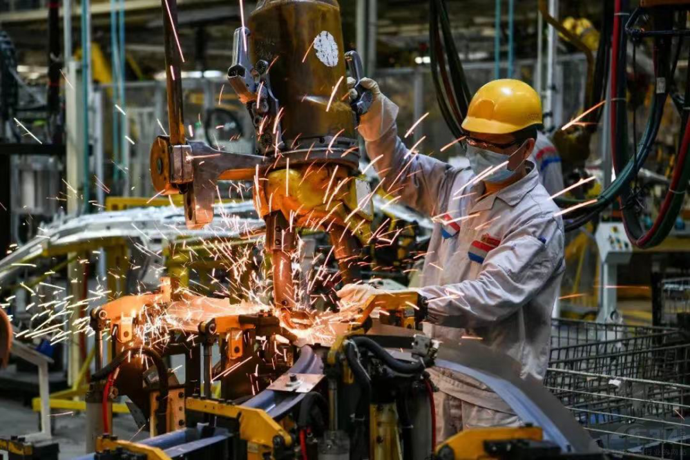 神龍汽車“工匠天團(tuán)”楊祉剛 傳承工匠精神 神龍汽車“工匠天團(tuán)”楊祉剛 傳承工匠精神