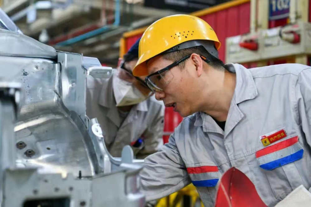 神龍汽車“工匠天團(tuán)”楊祉剛 傳承工匠精神 神龍汽車“工匠天團(tuán)”楊祉剛 傳承工匠精神
