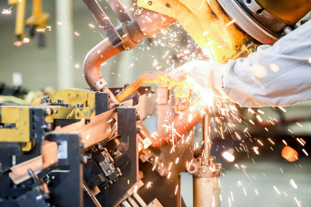 神龍汽車“工匠天團(tuán)”楊祉剛 傳承工匠精神 神龍汽車“工匠天團(tuán)”楊祉剛 傳承工匠精神