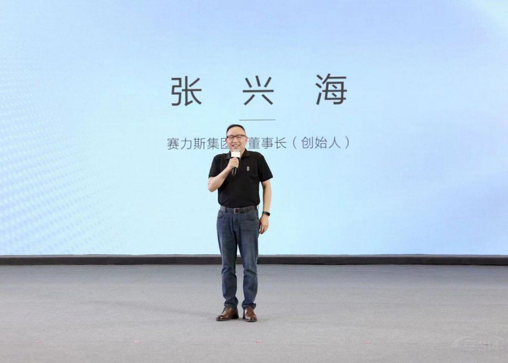 AITO問(wèn)界M7迎來(lái)首批用戶 全國(guó)交付季啟動(dòng) AITO問(wèn)界M7迎來(lái)首批用戶 全國(guó)交付季啟動(dòng)