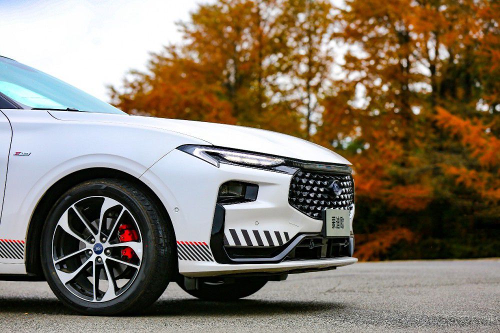 1秒訂出1臺 新一代蒙迪歐科技旗艦版來襲 1秒訂出1臺 新一代蒙迪歐科技旗艦版來襲