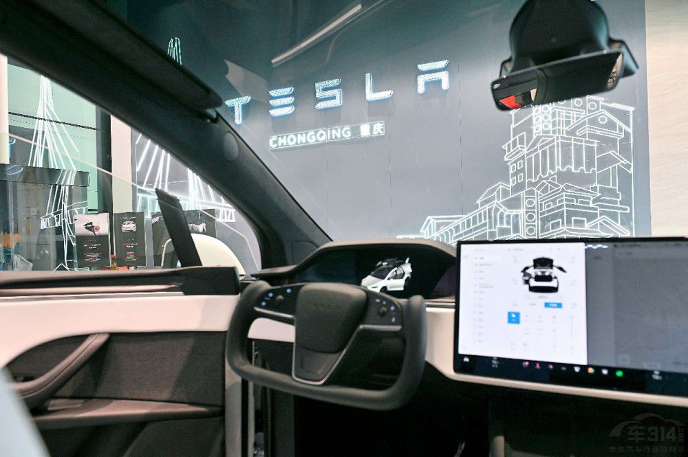 開(kāi)進(jìn)魔幻工廠 特斯拉Model X Plaid在重慶 開(kāi)進(jìn)魔幻工廠 特斯拉Model X Plaid在重慶