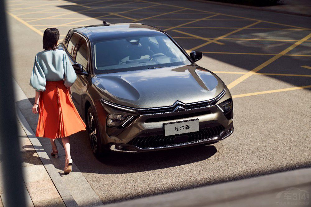 凡爾賽C5 X獲“領(lǐng)跑者”認(rèn)證 領(lǐng)先國家標(biāo)準(zhǔn) 凡爾賽C5 X獲“領(lǐng)跑者”認(rèn)證 領(lǐng)先國家標(biāo)準(zhǔn)