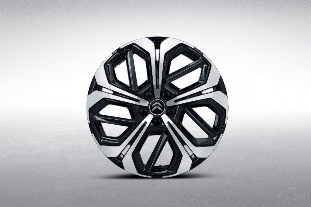 凡爾賽C5 X獲“領(lǐng)跑者”認(rèn)證 領(lǐng)先國家標(biāo)準(zhǔn) 凡爾賽C5 X獲“領(lǐng)跑者”認(rèn)證 領(lǐng)先國家標(biāo)準(zhǔn)