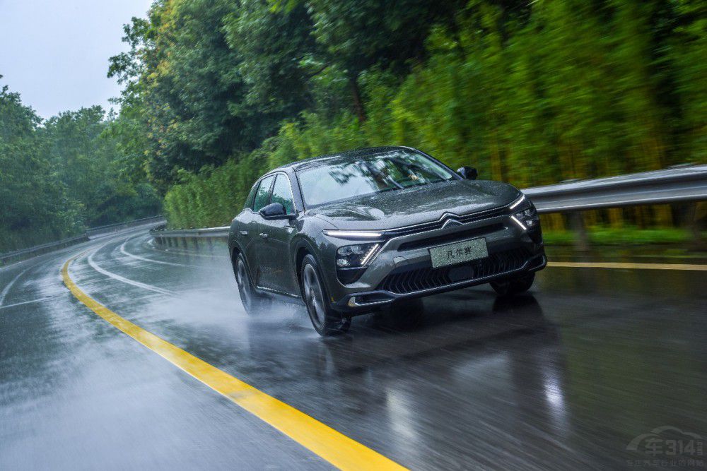 凡爾賽C5 X獲“領(lǐng)跑者”認(rèn)證 領(lǐng)先國家標(biāo)準(zhǔn) 凡爾賽C5 X獲“領(lǐng)跑者”認(rèn)證 領(lǐng)先國家標(biāo)準(zhǔn)