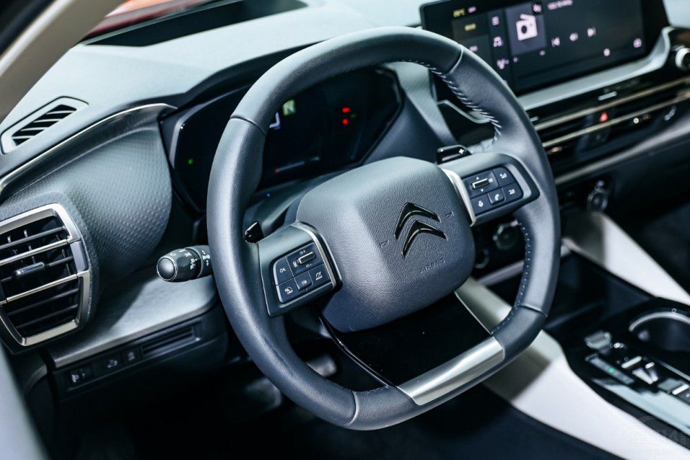 凡爾賽C5 X獲“領(lǐng)跑者”認(rèn)證 領(lǐng)先國家標(biāo)準(zhǔn) 凡爾賽C5 X獲“領(lǐng)跑者”認(rèn)證 領(lǐng)先國家標(biāo)準(zhǔn)