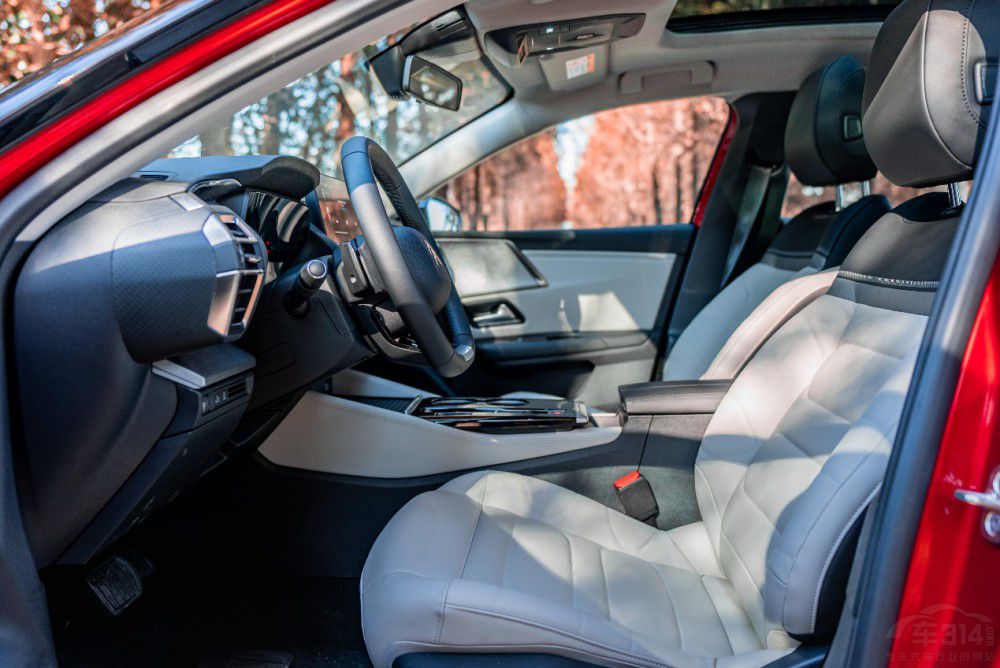 凡爾賽C5 X 48小時(shí)免費(fèi)試用解鎖圣誕出行 凡爾賽C5 X 48小時(shí)免費(fèi)試用解鎖圣誕出行