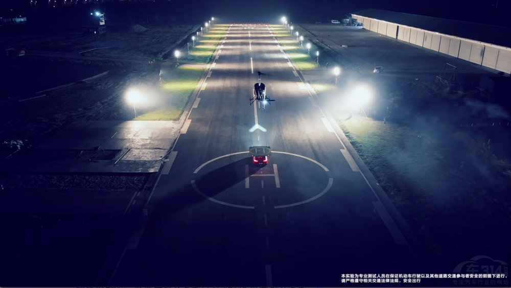 東風(fēng)標(biāo)致508L與直升飛機(jī)上演陸空追逐戰(zhàn) 東風(fēng)標(biāo)致508L與直升飛機(jī)上演陸空追逐戰(zhàn)