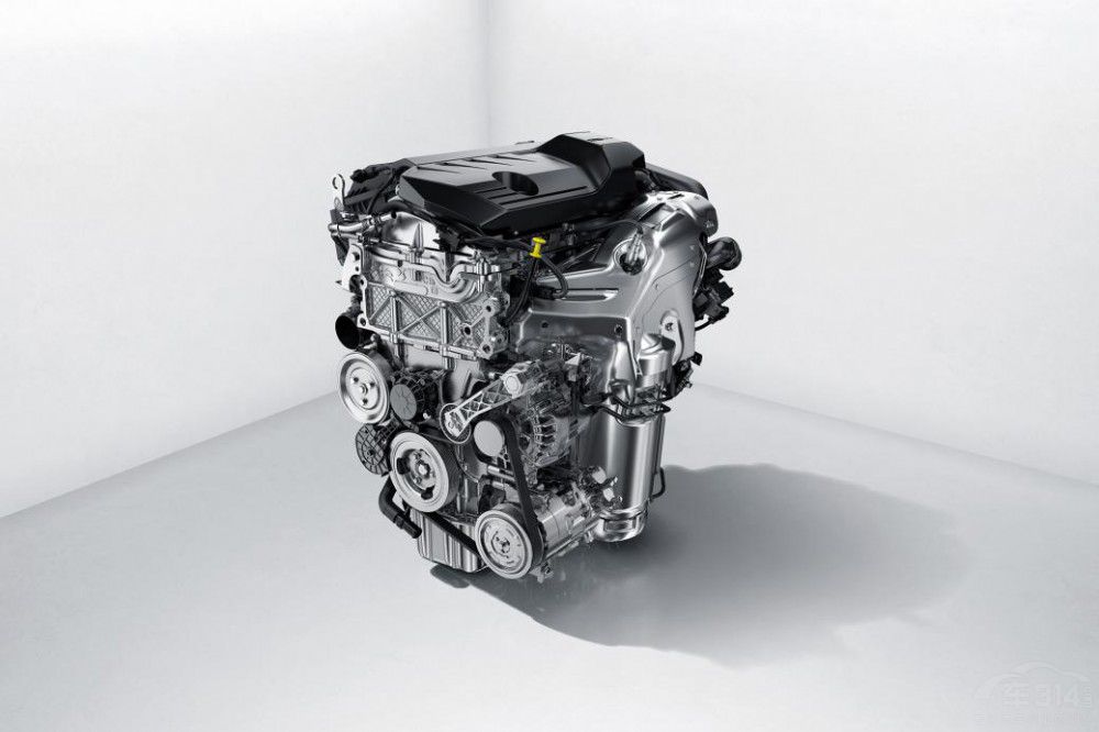 東風(fēng)標(biāo)致508L與直升飛機(jī)上演陸空追逐戰(zhàn) 東風(fēng)標(biāo)致508L與直升飛機(jī)上演陸空追逐戰(zhàn)