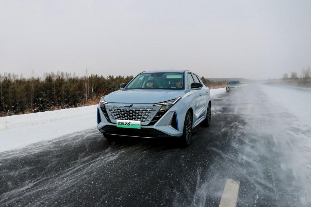 歐尚Z6智電iDD行業(yè)首推電混雙驅(qū)終身質(zhì)保 歐尚Z6智電iDD行業(yè)首推電混雙驅(qū)終身質(zhì)保