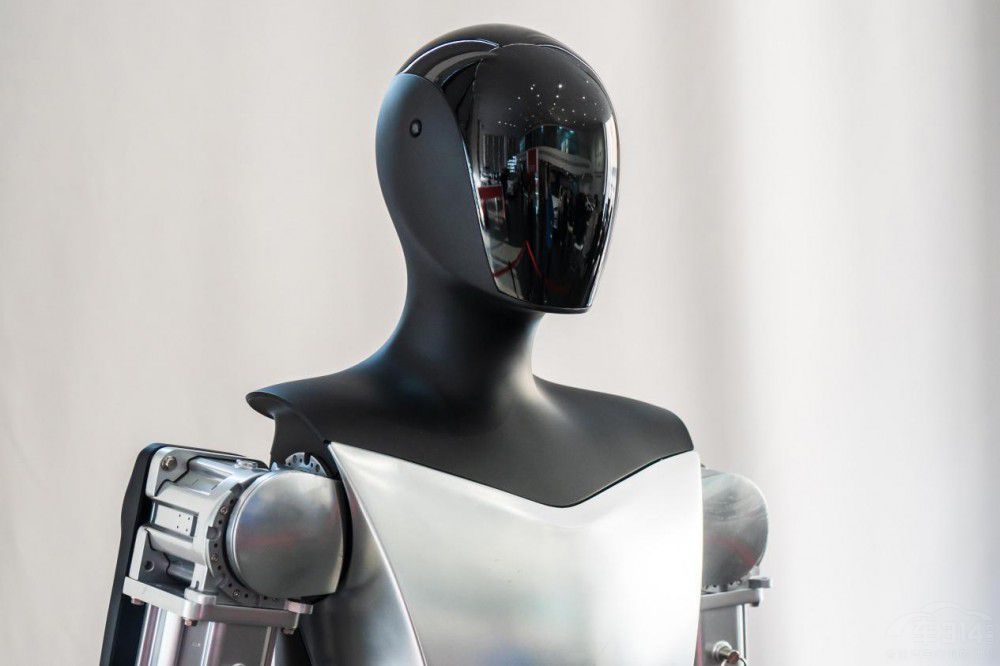 特斯拉Model X Plaid攜人形機(jī)器人驚喜亮相 特斯拉Model X Plaid攜人形機(jī)器人驚喜亮相