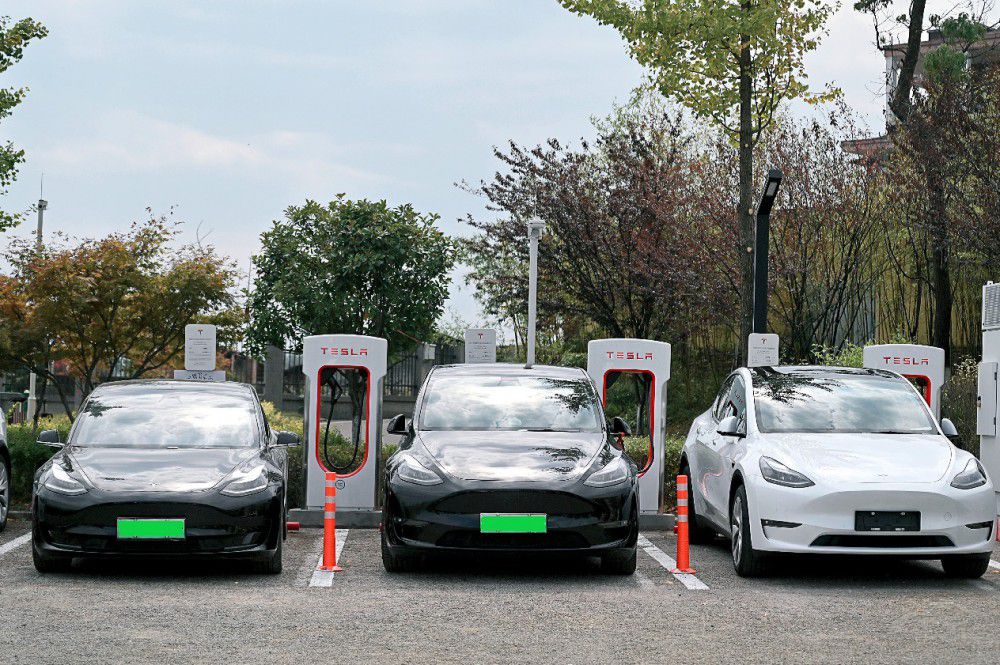 “連下兩城” 特斯拉在重慶開啟第十家門店 “連下兩城” 特斯拉在重慶開啟第十家門店