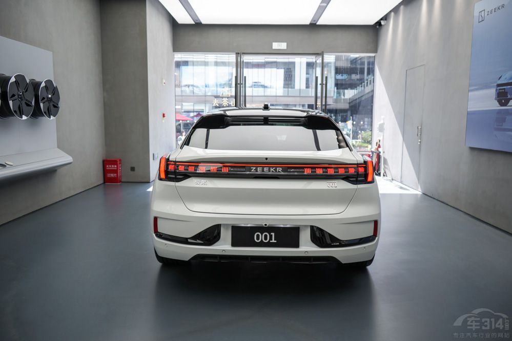 2022款極氪001車主:我想升級(jí)成2023款 2022款極氪001車主:我想升級(jí)成2023款