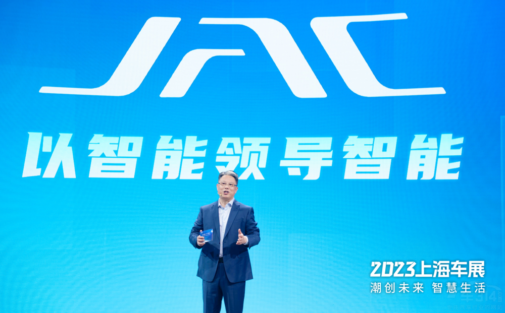 MPV專屬架構(gòu) 上海車展江淮瑞風(fēng)向新而行 MPV專屬架構(gòu) 上海車展江淮瑞風(fēng)向新而行